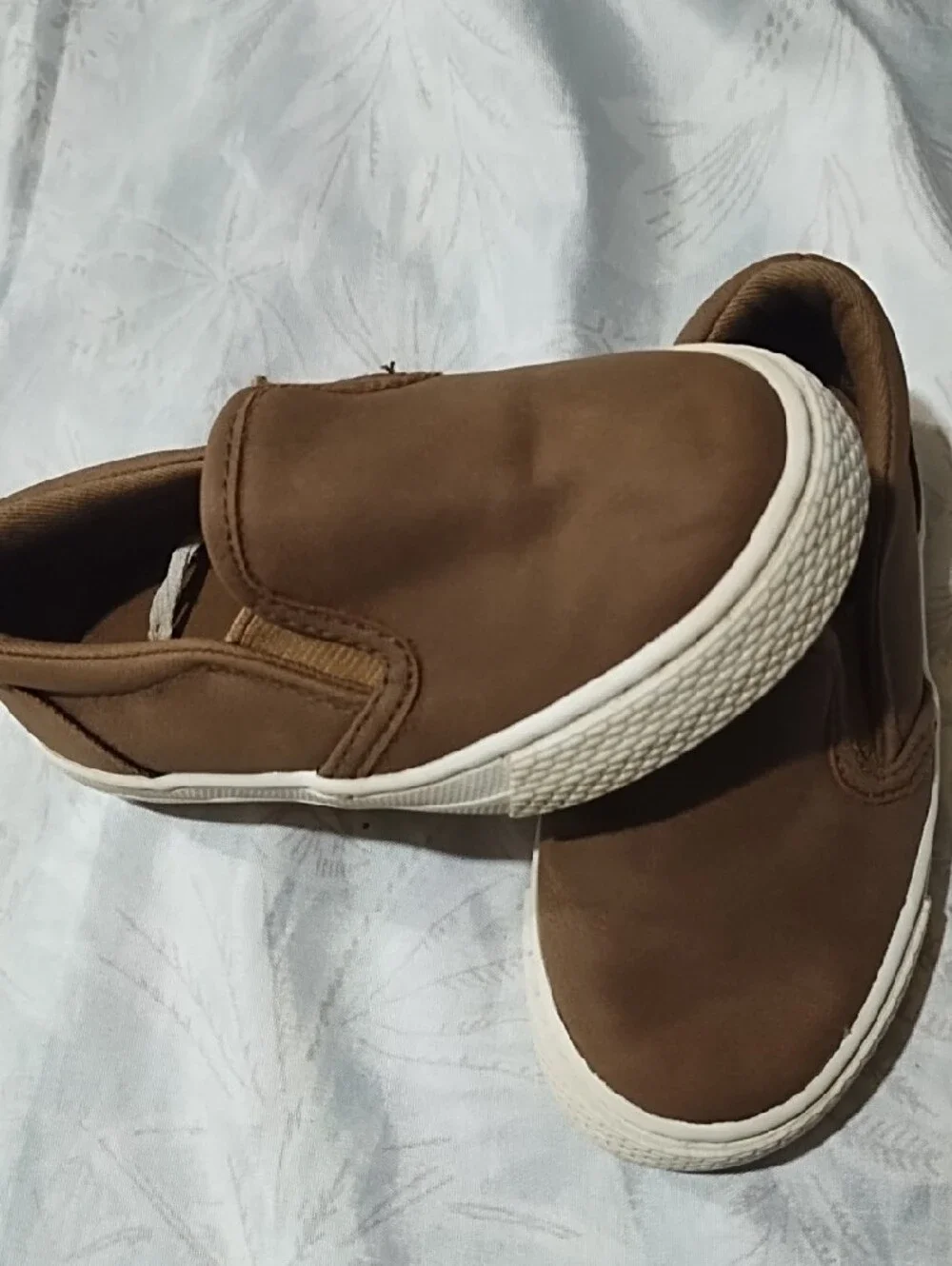 Place Brown Slip-On Kids Sneakers with White Sole Size Toddler 7 VGC.